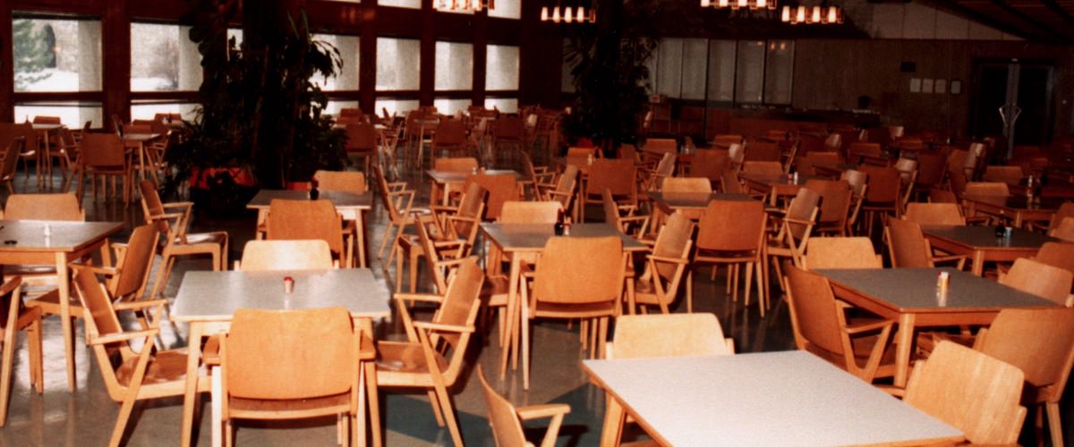Speisesaal, später Haydnsaal in der Tabakfabrik Hainburg, Februar 1981